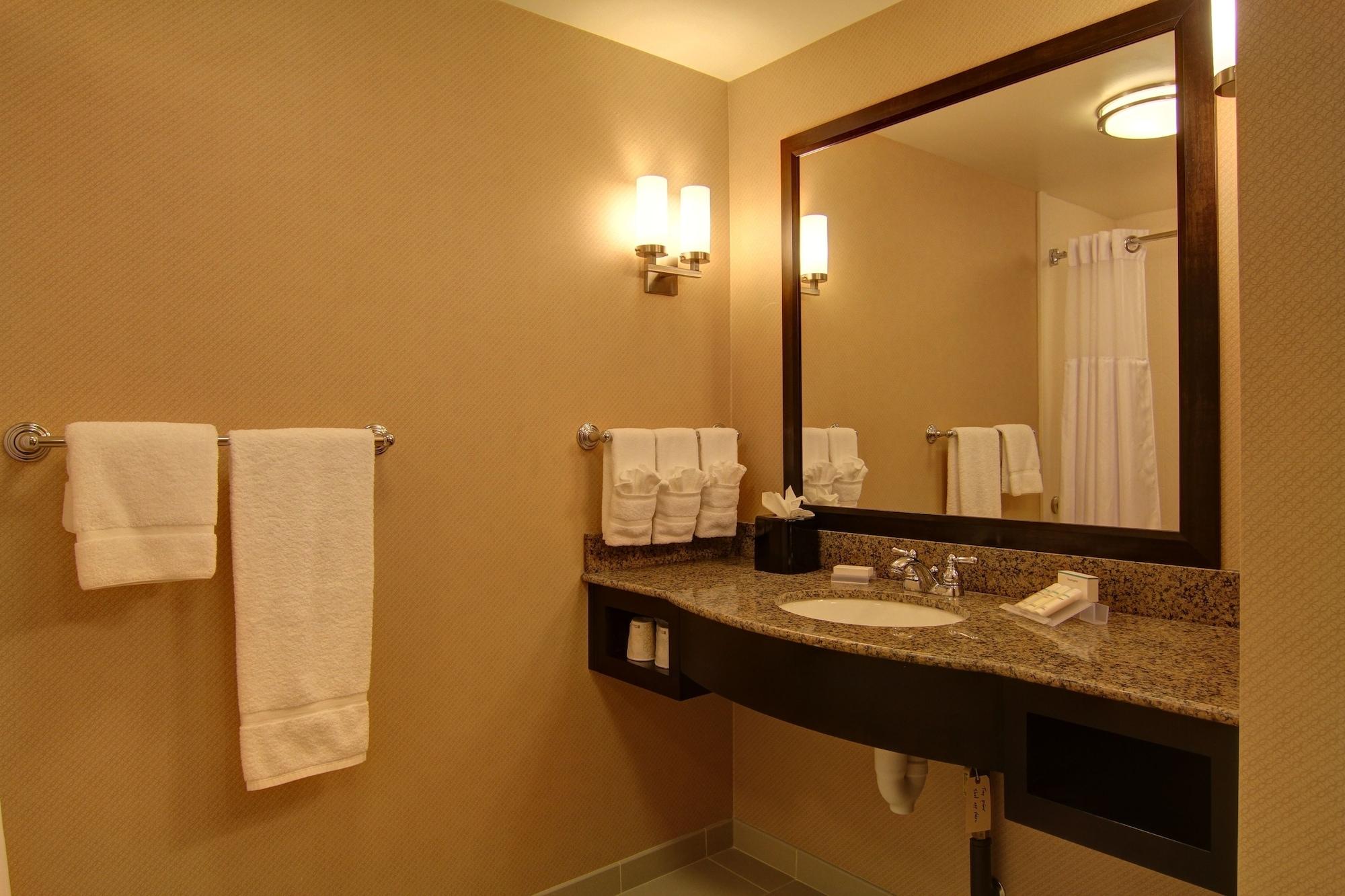 Hilton Garden Inn Woodbridge Luaran gambar