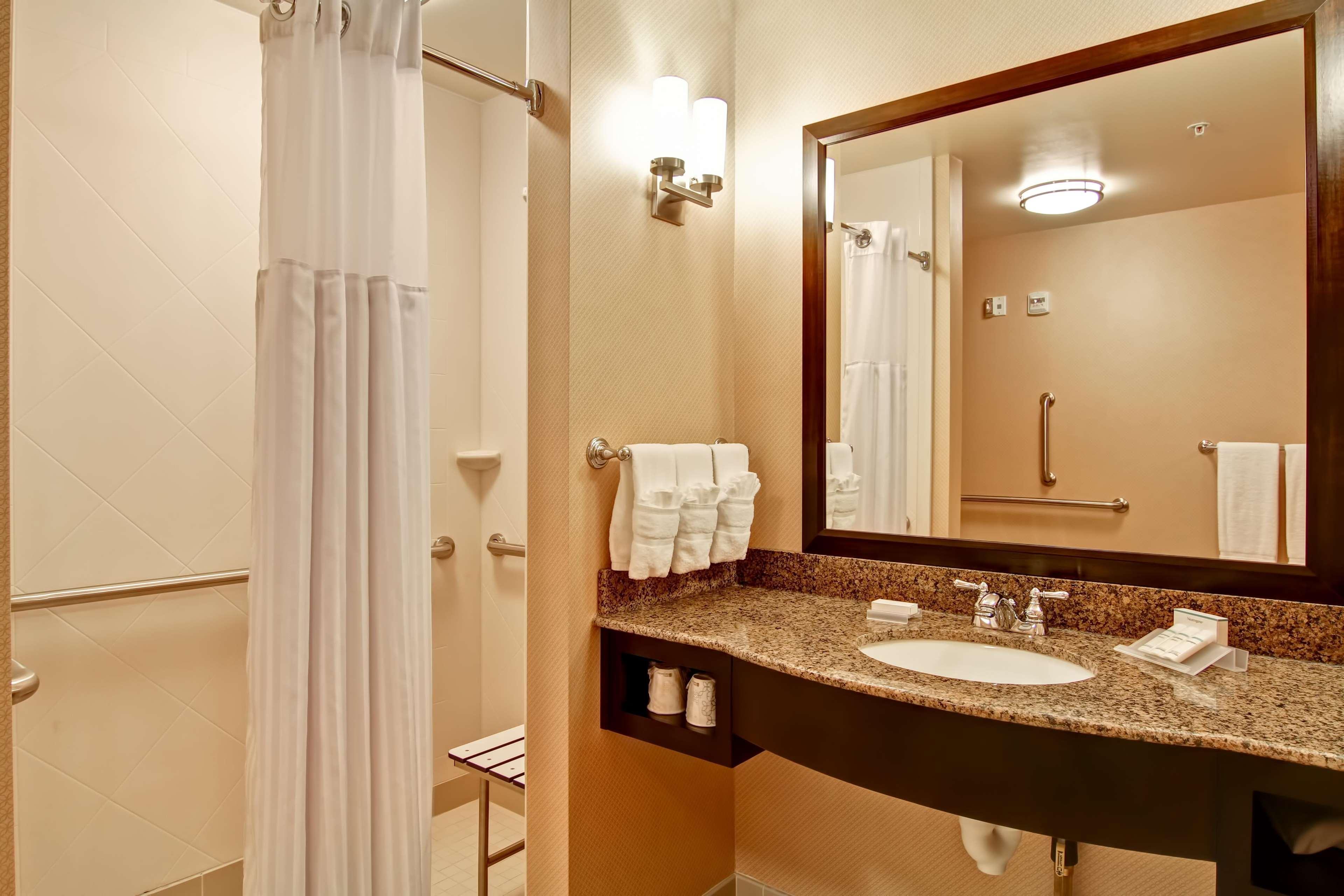 Hilton Garden Inn Woodbridge Luaran gambar