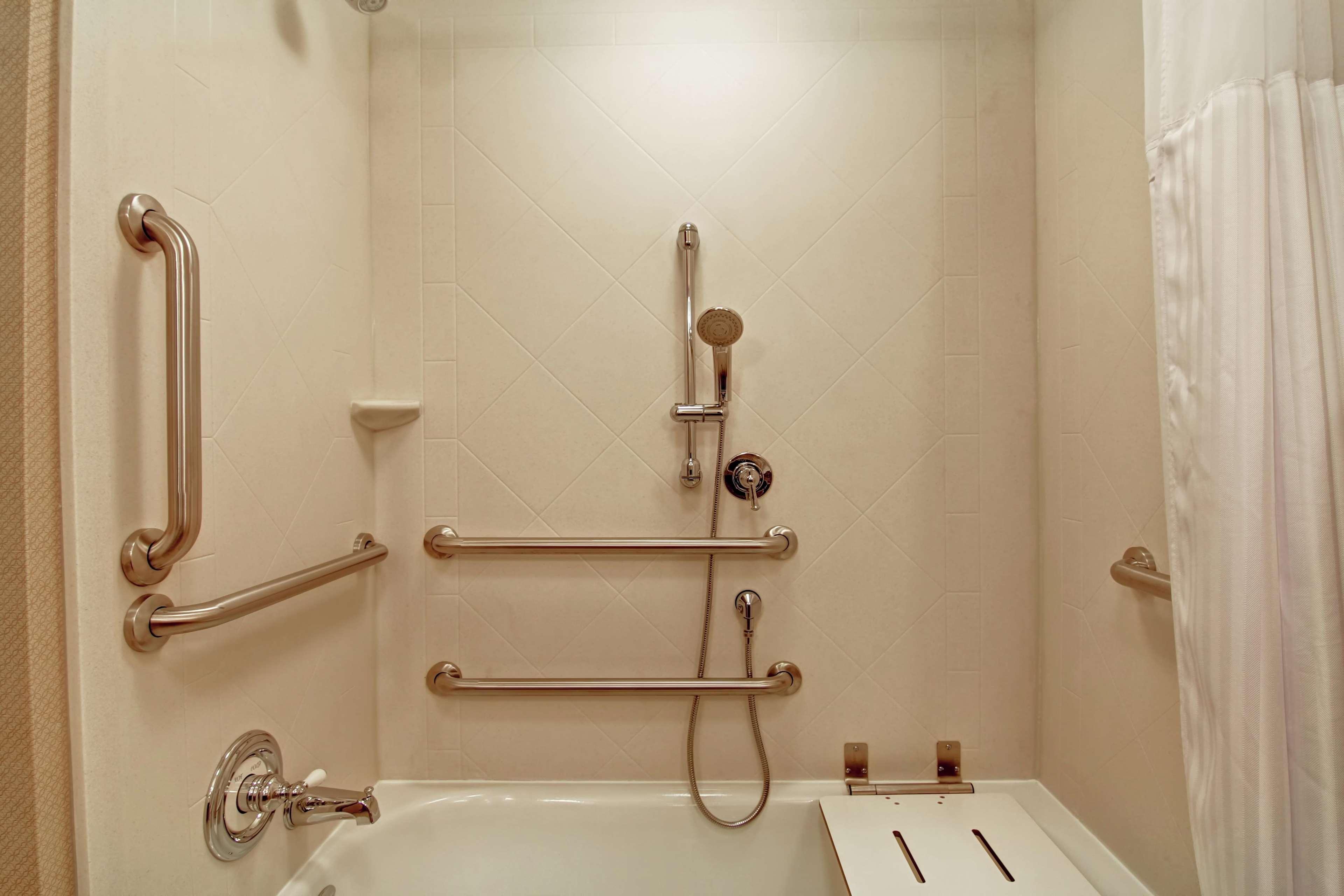 Hilton Garden Inn Woodbridge Luaran gambar