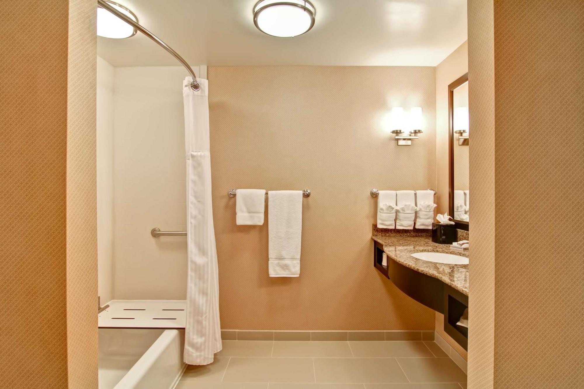 Hilton Garden Inn Woodbridge Luaran gambar