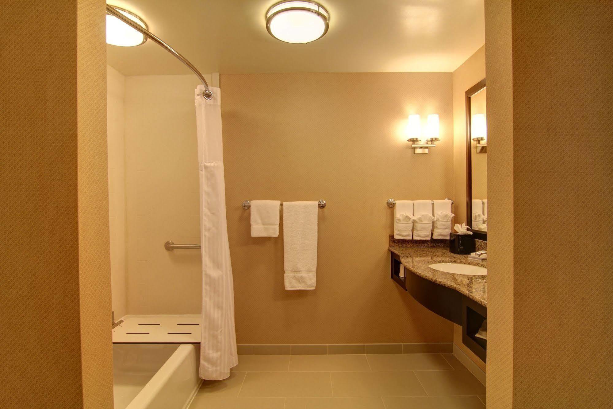 Hilton Garden Inn Woodbridge Luaran gambar